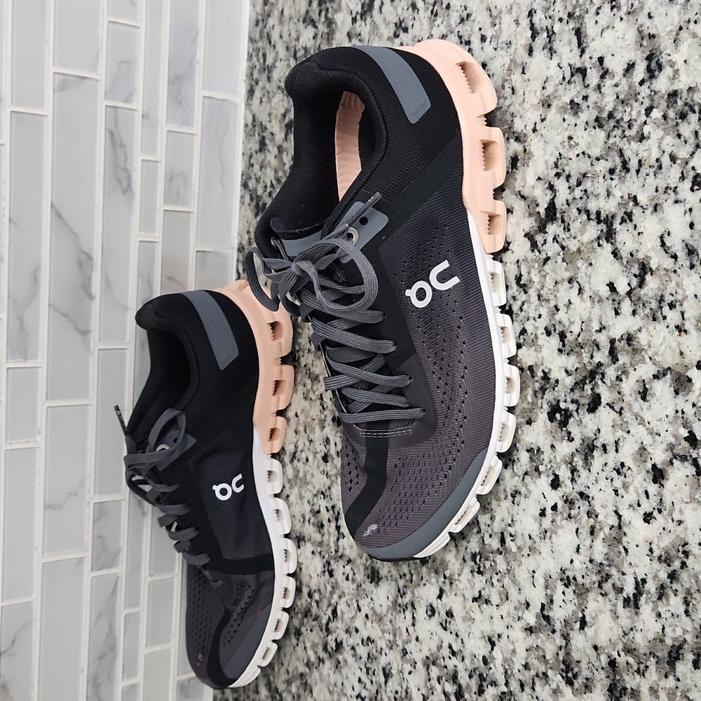 Gray Black & Pink On Cloudflow Running Shoes sz 7 athletic sneakers - Picture 5 of 7
